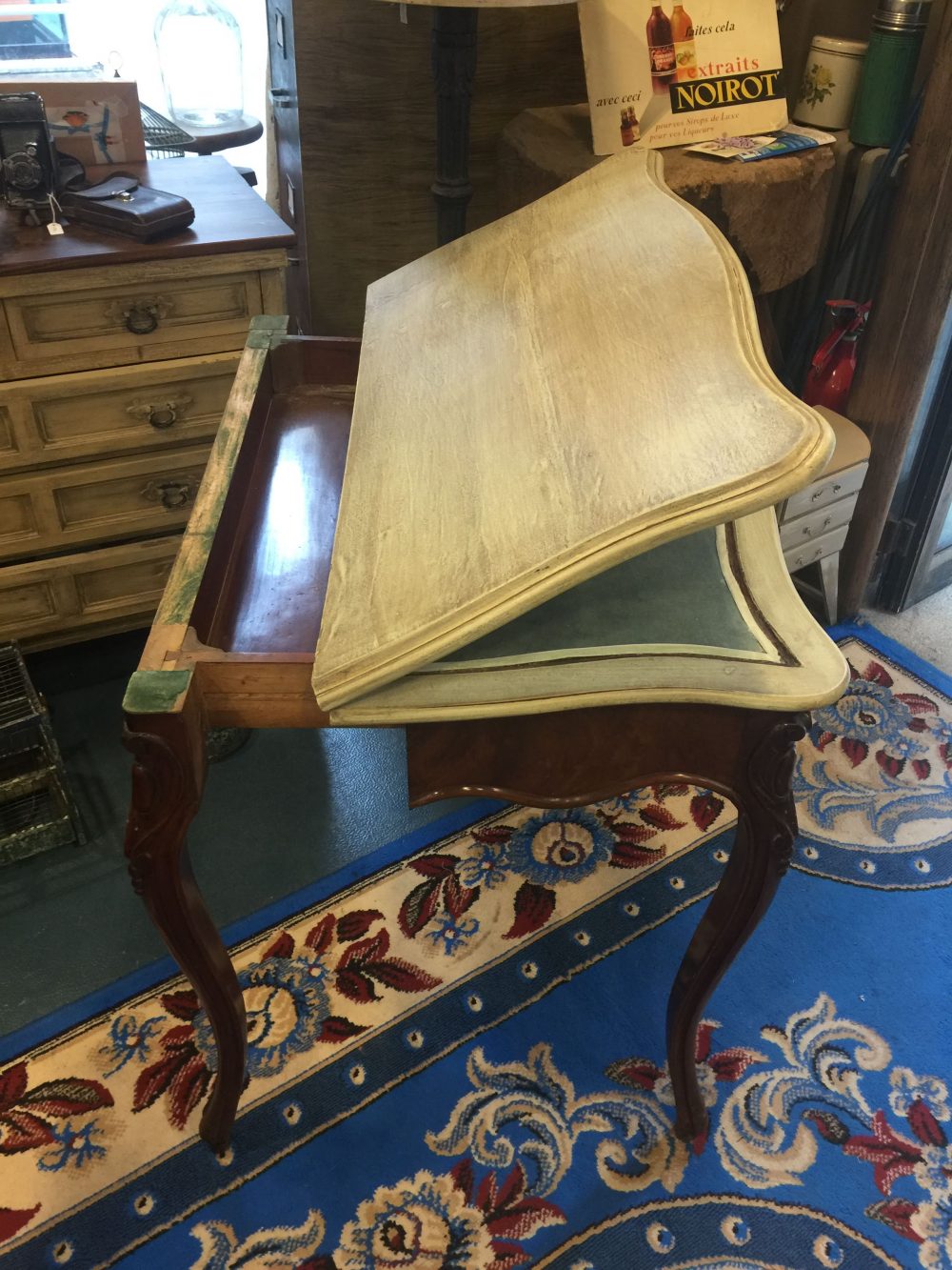 Mesa antigua restaurada por Retro-Chic