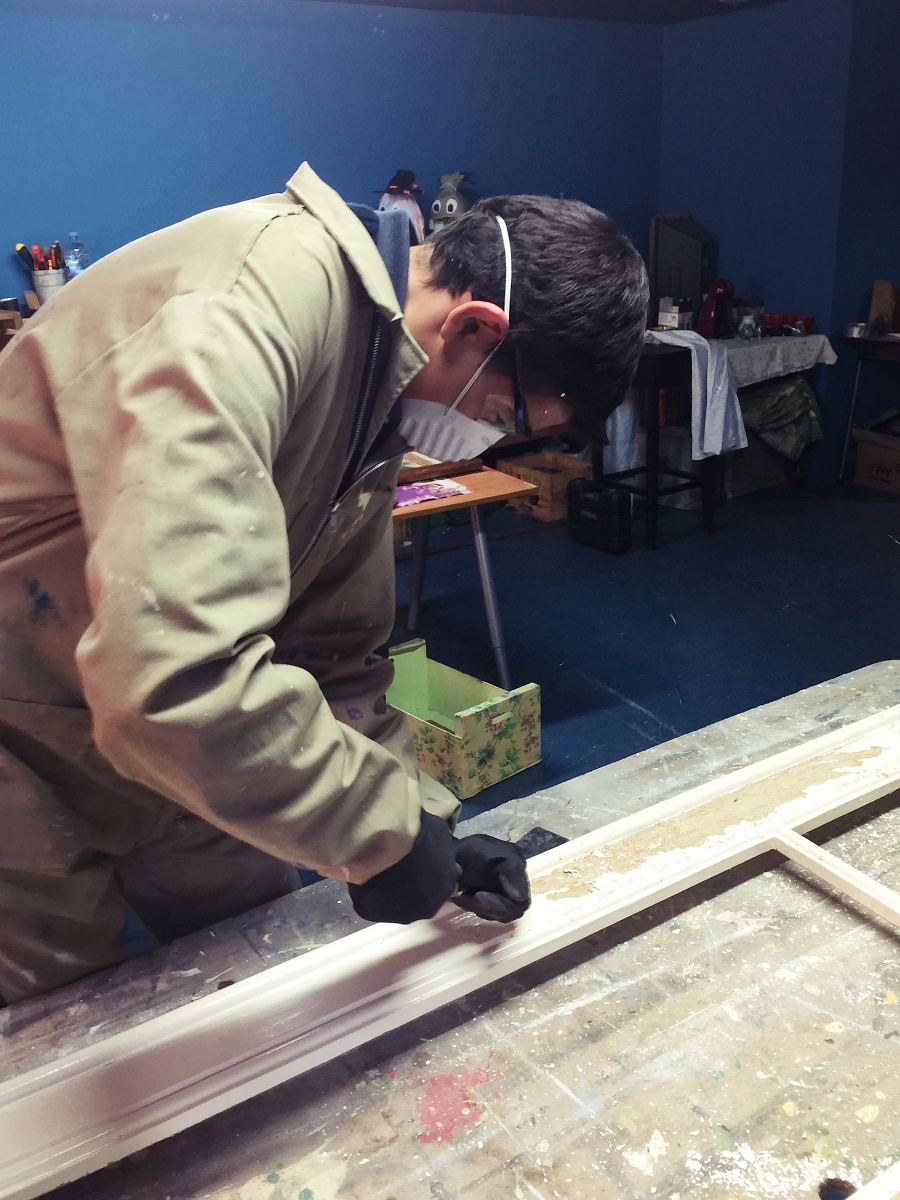 Taller de restauració a Retro-Chic. Decapat de la fusta.