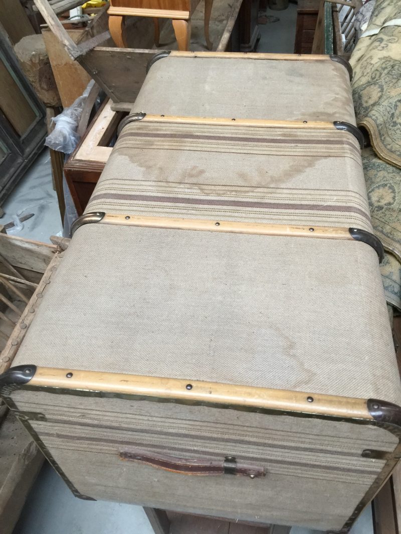 Baul De Madera y Tela (Todo Original) - Imagen 3