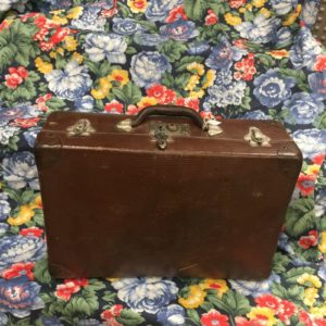 Maleta Antigua de Cartón
