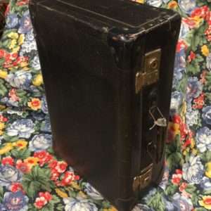 Maleta Antigua de Cartón