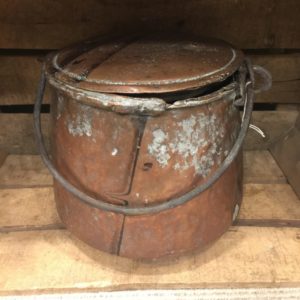 Olla cobre muy antigua con tapa