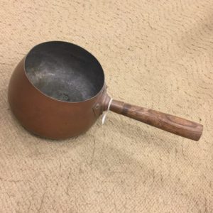 Olla cobre antigua con mango de madera