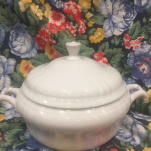 Sopera Blanca Muy Elegante