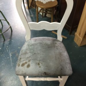 Silla Con Decape Bl. Retapizada